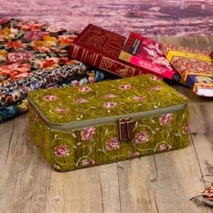 Vintage style large fCarpet Jewelry Case